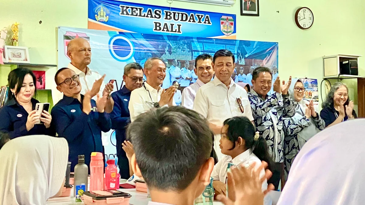 Ketua Dewan Pertimbangan Presiden Wiranto didampingi Pj Wali Kota Salatiga Yasip Khasani saat meninjau kegiata