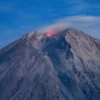 Gunung Semeru mengalami aktivitas vulkanik dengan 85 kali gempa letusan atau erupsi amplitudo 10-22 mm selama