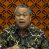 Gubernur Bank Indonesia, Perry Warjiyo saat memberikan Pengumuman Hasil Rapat Dewan Gubernur Bulanan Bulan Se