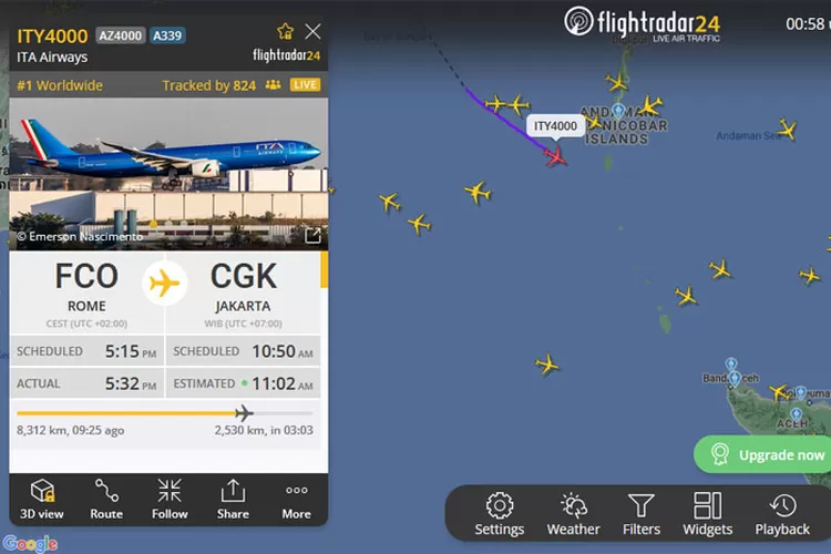 Tracking pesawat yang membawa Paus Fransiskus ke Indonesia, jadi yang tertinggi di situs flightradar24. (Tangk