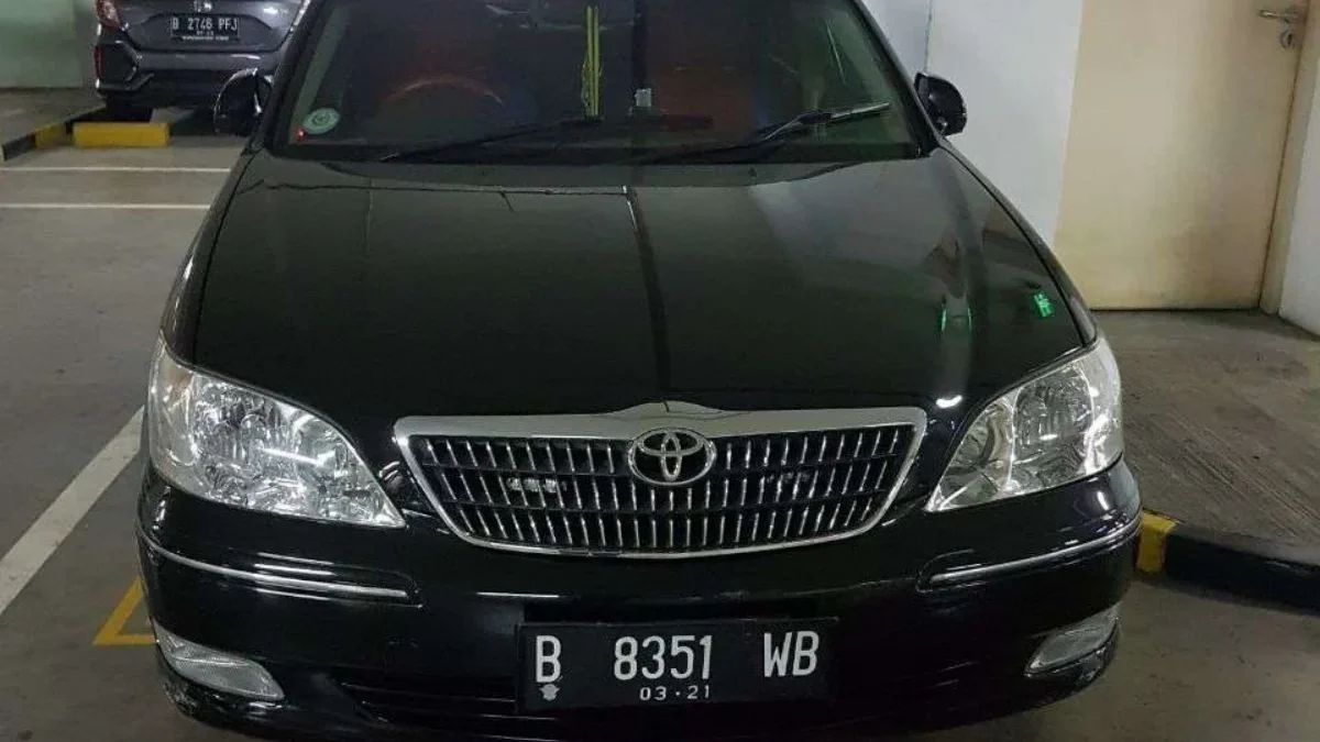 Mobil yang diduga sempat digunakan Harun Masiku. Mobil tersebut terparkir selama dua tahun di Thamrin Residenc