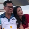 Almarhum mendiang Benny Laos saat bersama istrinya Sherly Tjoanda semasa sebelum meninggal dunia. ANTARA/Abdul