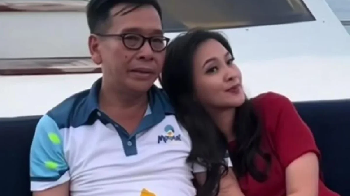 Almarhum mendiang Benny Laos saat bersama istrinya Sherly Tjoanda semasa sebelum meninggal dunia. ANTARA/Abdul