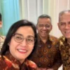 Menteri Keuangan Sri Mulyani berfoto dengan tiga wakilnya. Instagram/Sri Mulyani