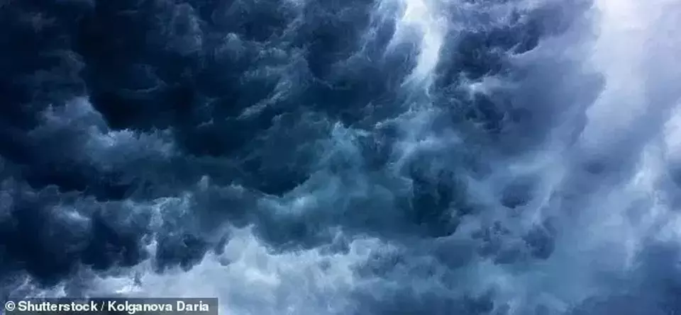 Fenomena gempa langit yang mengeluarkan suara misterius kini semakin sering terjadi di berbagai negara di duni