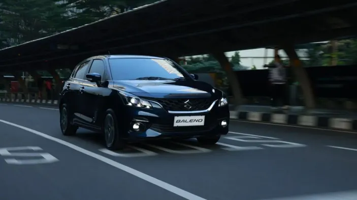 Suzuki Baleno hadir dengan kabin lega, fitur keselamatan canggih, dan hiburan keren. Cocok banget buat keluarg