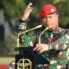 Presiden Prabowo Subianto kini memiliki ajudan baru setelah resmi dilantik menjadi presiden, yakni Kolonel Inf