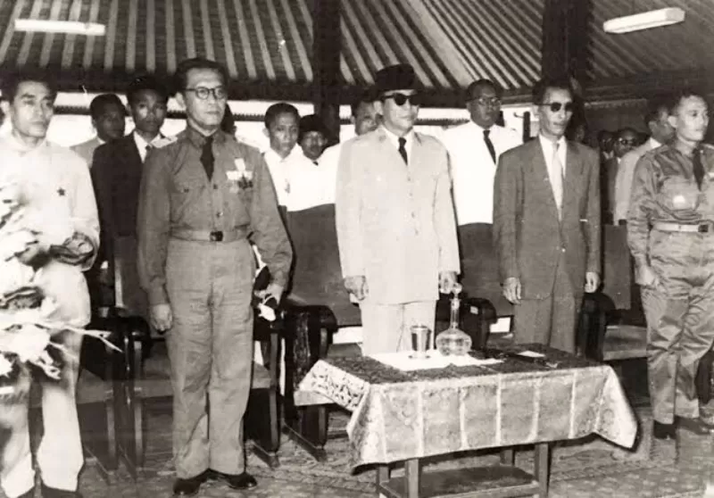 Sri Sultan Hamengku Buwono IX bersama Presiden Soekarno. (Dok Istimewa)