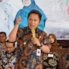 Pj. Wali Kota Salatiga Yasip Khasani memberikan sambutan saat kegiatan Sambang Warga di Kelurahan Kecandran, S