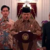 Presiden Prawbowo Subianto yang didampingi Wakil Presiden Gibran Rakabuming Raka dan Ketua Harian Partai Gerin