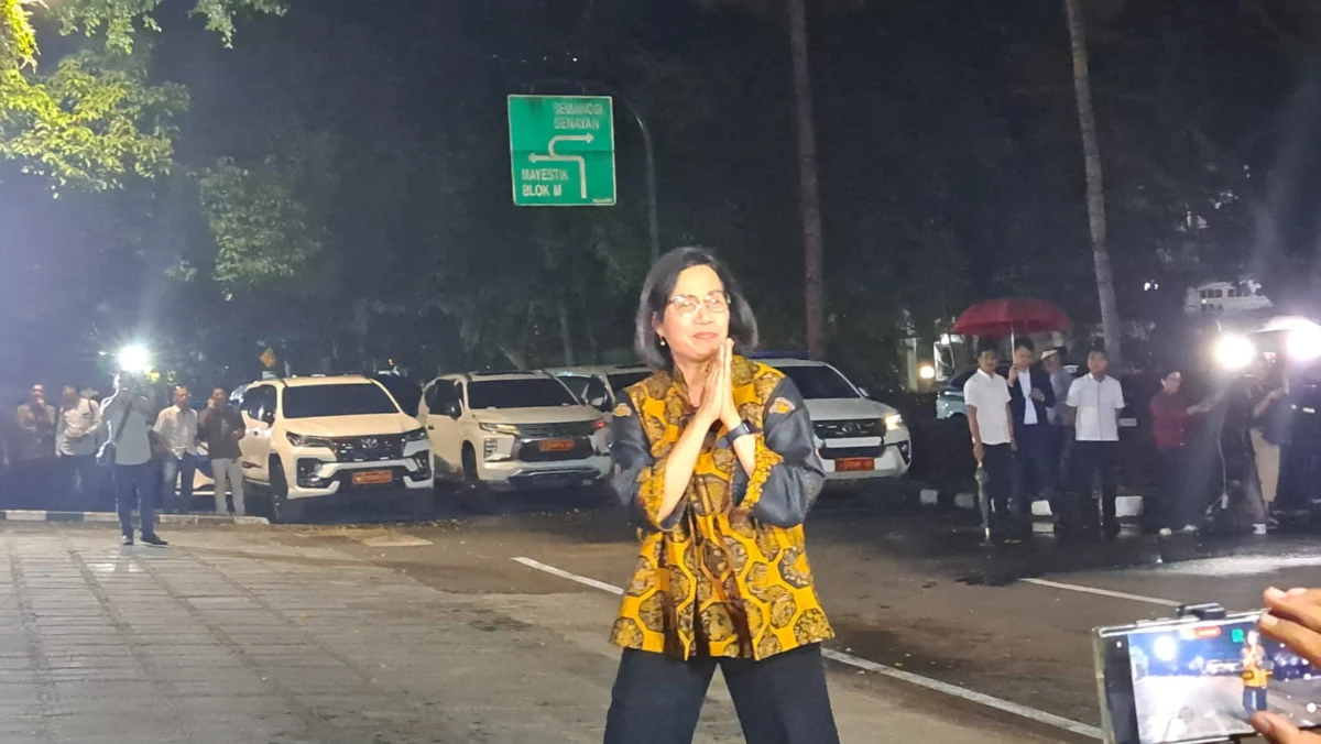 Menteri Keuangan Sri Mulyani tiba di kediaman Presiden Terpilih Prabowo Subianto, Kertanegara, Jakarta Selatan