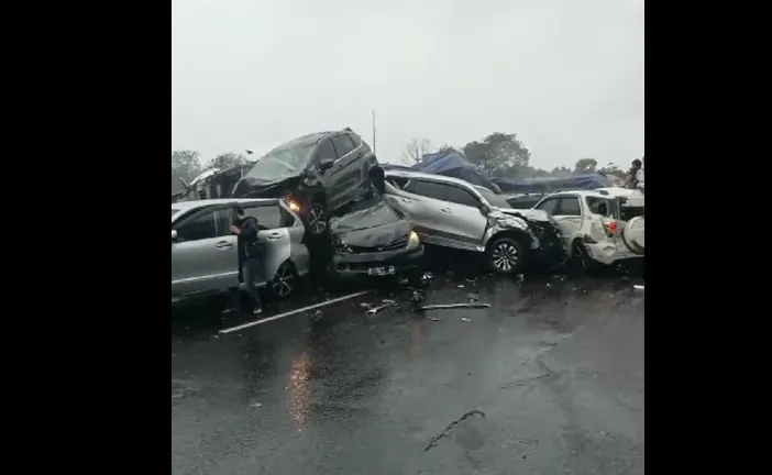 Kecelakaan beruntun di Tol Cipularang(Tangkapan layar/Ist)