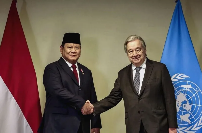 Presiden Prabowo Subianto berjabat tangan dengan Sekjen PBB Antonio Guterres.(Instagram/PresidenRepublikIndone