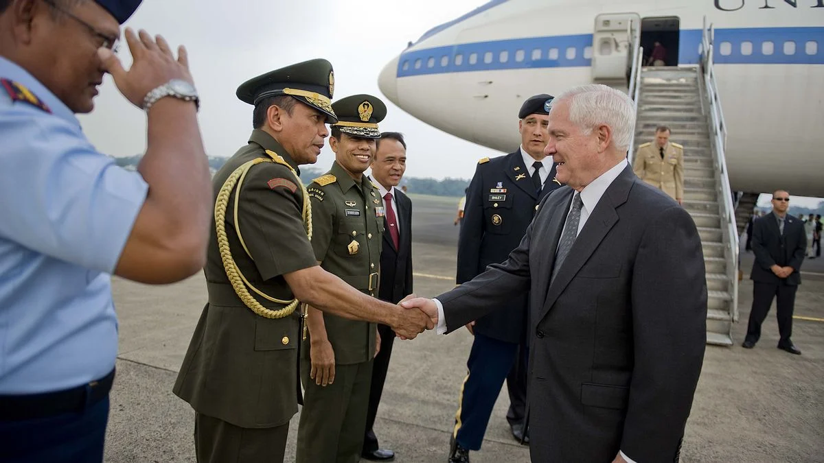 Robert Gates saat berkunjung ke Jakarta tahun 2010. (Wikimedia Commons/Cherie Cullen)