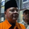 Gubernur Bengkulu Rohidin Mersyah di Gedung KPK, Minggu 24 November 2024 malam