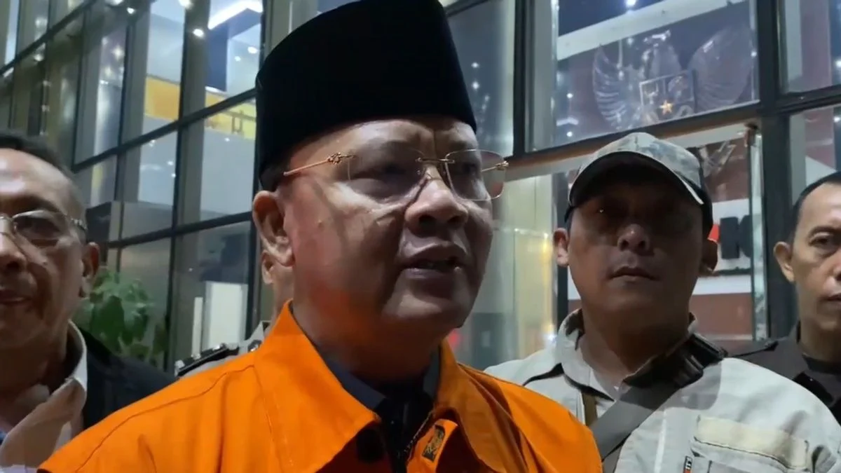 Gubernur Bengkulu Rohidin Mersyah di Gedung KPK, Minggu 24 November 2024 malam