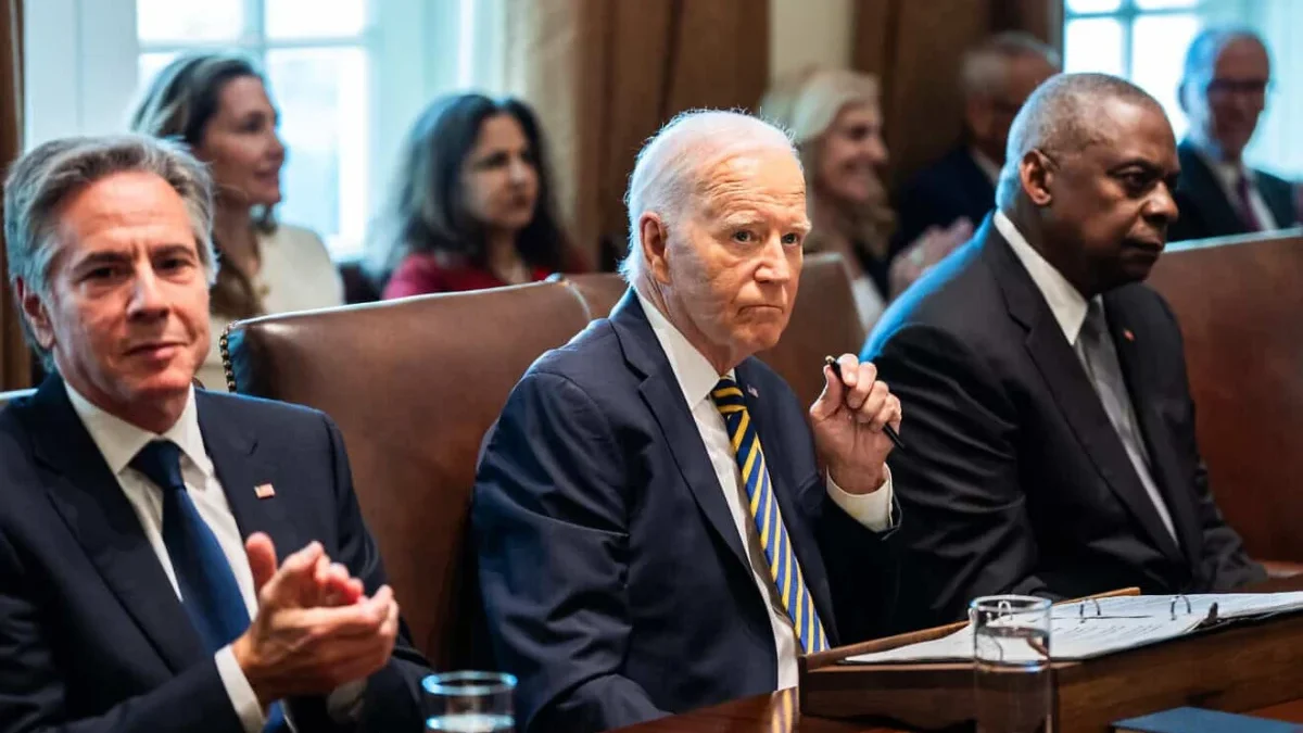 Presiden AS Joe Biden, Menteri Luar Negeri AS Antony Blinken, dan Menteri Pertahanan AS Lloyd Austin saat rapa