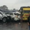 : Suasana kecelakaan di Tol Cipularang, Jawa Barat, Senin (11/11/2024). (Istimewa)