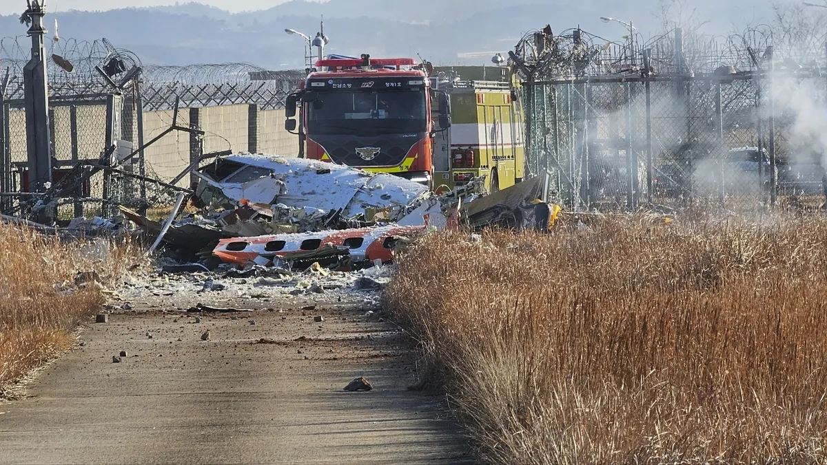 Lokasi kecelakaan di Bandara Internasional Muan di Korea Selatan pada 29 Desember. Foto: Maeng Dae-hwan/Newsis