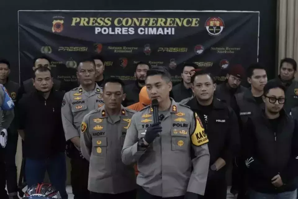 Kapolres Cimahi AKBP Tri Suhartanto saat memberikan keterangan di Kabupaten Bandung Barat, Jawa Barat. (Polres