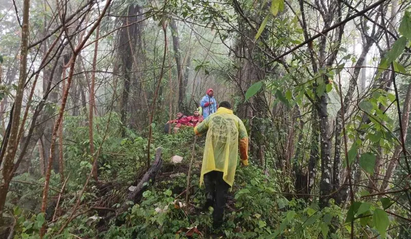 Proses pencarian dua pendaki hilang di Gunung Agung, Bali.(Dok. Tim SAR)