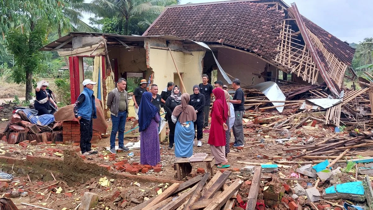 Bencana alam banjir bandang hingga tanah longsor memporak-porandakan Kabupaten Sukabumi (foto: dok istimewa)