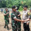 Panglima TNI Jenderal TNI Agus Subiyanto, S.E., M.Si., menyalami Danrem 063/SGJ Kolonel Inf Hista Sholeh Harap