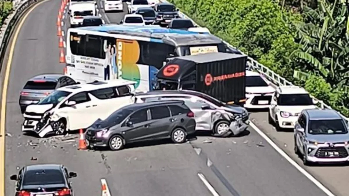 Tabrakan di Tol Dalam Kota arah Cawang, Jumat (13/12/2024) pagi(JKTINFO)