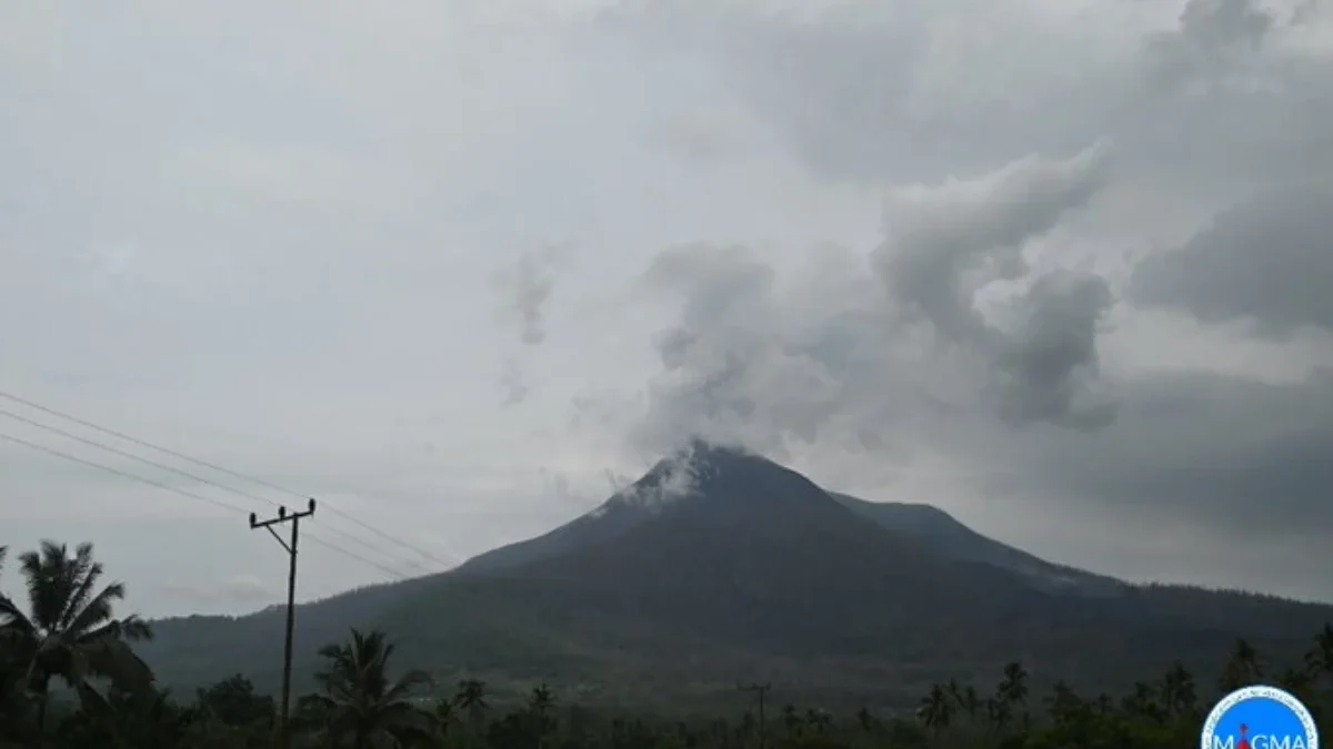 Terjadi erupsi G. Lewotobi Laki-laki pada hari Selasa, 24 Desember 2024, pukul 12:54 WITA. Erupsi terekam di s