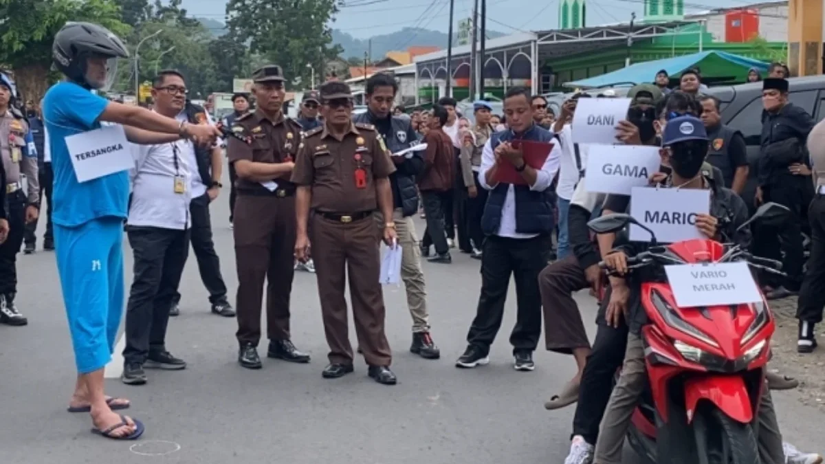 Rekonstruksi kasus penembakan polisi terhadap prlajar di Alfamart Jalan Candi Penataran Raya, Senin (30/12/202