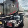 Truk pengangkut cairan kimia caustic soda yang bocor di Jalan Raya Purwakarta-Bandung Barat. (X)