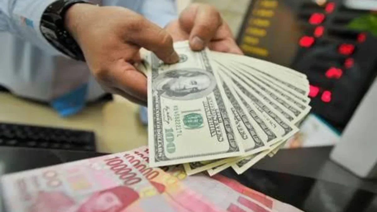 Pecahan Dolar AS dan Rupiah