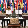 Menteri Luar Negeri (Menlu) RI Sugiono (kiri) dan Menteri Kebudayaan Fadli Zon