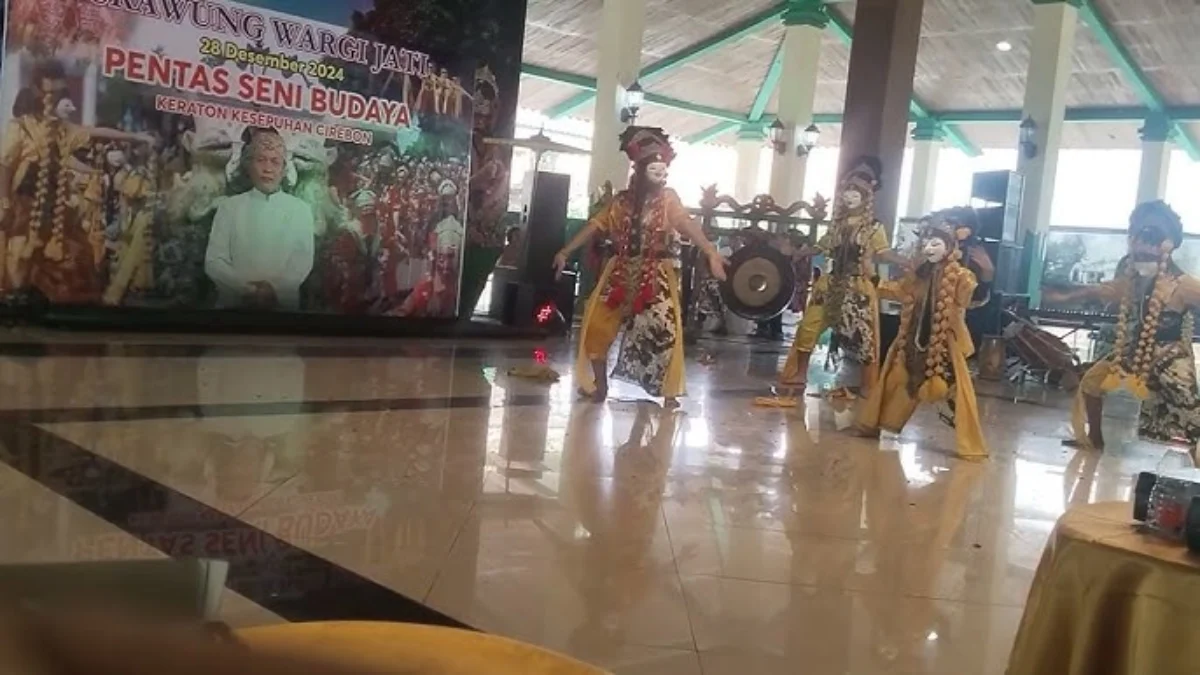 Pentas seni budaya di Keraton Kasepuhan Cirebon.