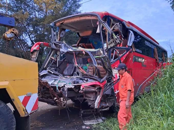 Kecelakaan terjadi di Kilometer 80 Tol Cipularang, Kecamatan Babakancikao, Kabupaten Purwakarta, Jawa Barat, K