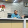 Ketua KPK Setyo Budiyanto (tengah)