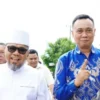 Gubernur Bengkulu Helmi Hasan (Kiri) dan Riswan, Mahasiswa Pasca Sarjana Universitas Bengkulu, FEB Konsentrasi