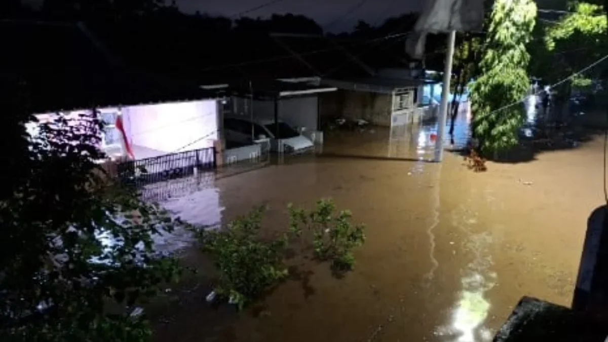 Sejumlah rumah di Kelurahan Watubelah, Kecamatan Sumber nampak terendam banjir pada Jumat (17/1/2025). Foto :