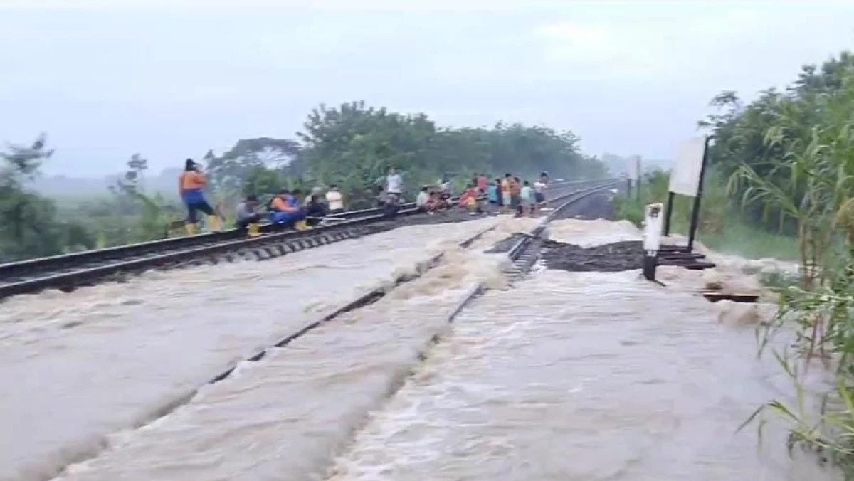 Luapan air banjir di Desa Papanrejo, Kecamatan Gubug, Kabupaten Grobogan, Provinsi Jawa Tengah (Jateng) yang m