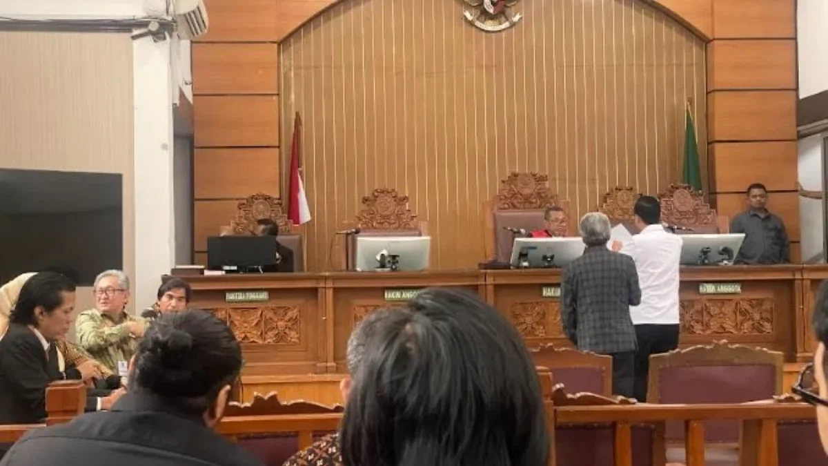 Suasana sidang perdana gugatan praperadilan Hasto Kristiyanto.