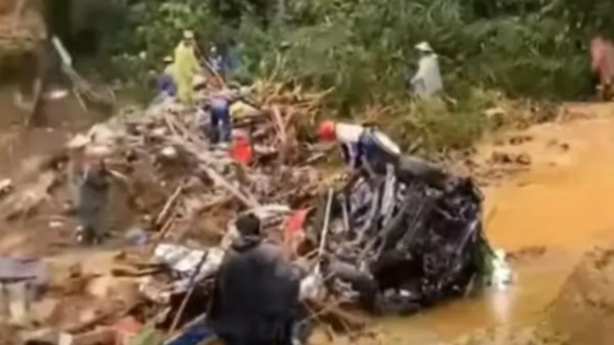 Bencana alam berupa banjir bandang dan longsor melanda Kecamatan Petungkriyono, Kabupaten Pekalongan. (Foto: I