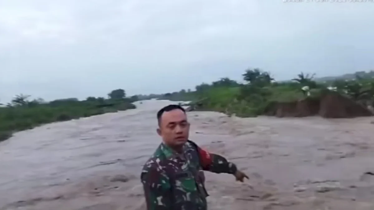 Tanggul Sungai Cabean Di Sidorejo, Karangawen, Jebol Dan Akibatkan Banjir Di Tlogoweru, Guntur, Selasa (21/1)