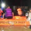 Tim BPBD Kabupaten Sragen mengevakuasi warga terdampak banjir Senin(20/1/2025) malam.(Dok.BPBD Sragen)