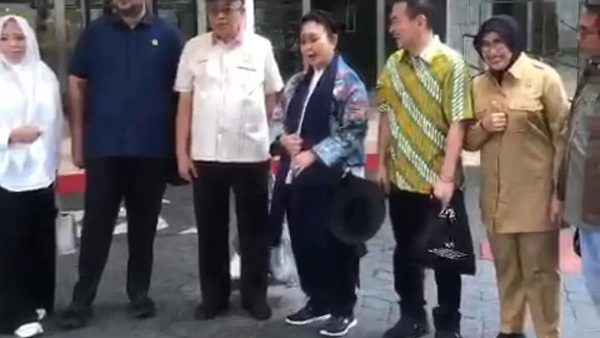 Ketua Komisi IV DPR RI Siti Hediati Hariyadi atau Titiek Soeharto meninjau lokasi pagar laut di perairan Tange