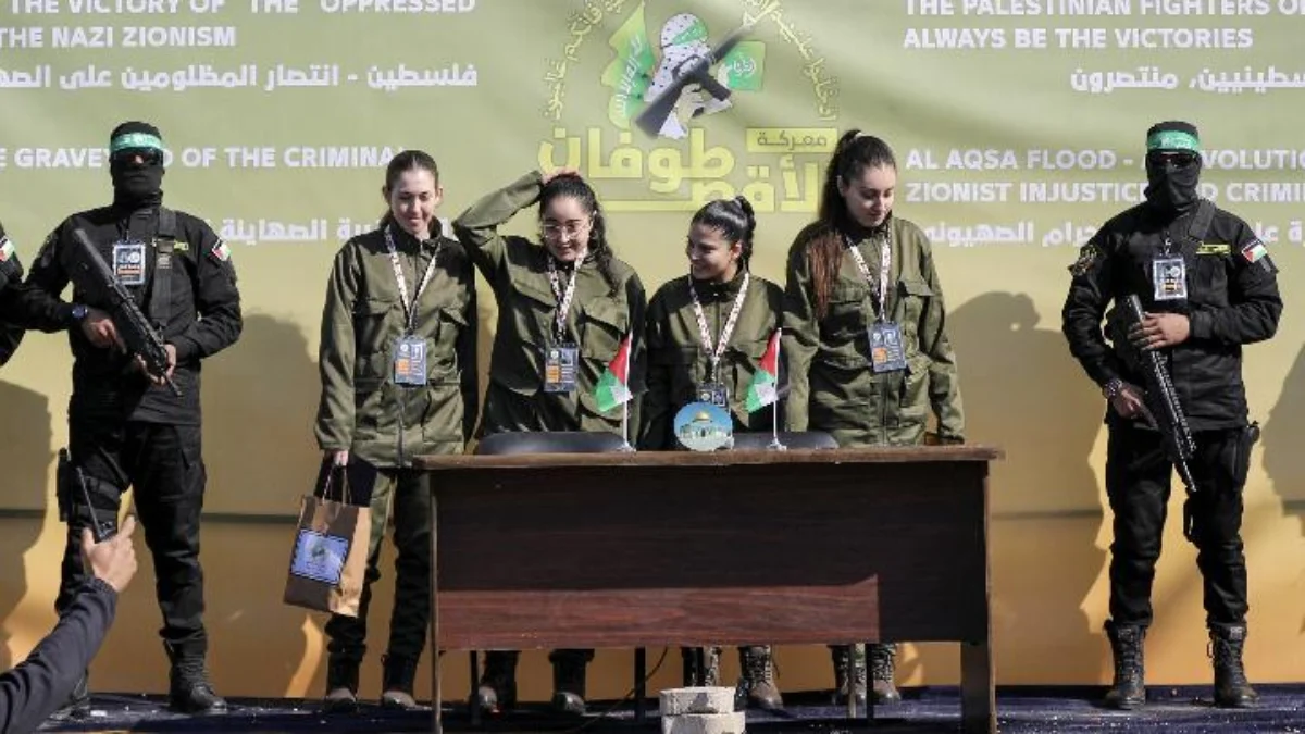 Empat tentara wanita Israel dibebaskan oleh militan Hamas sebagai bagian dari gencatan senjata dan kesepakatan