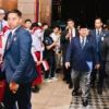 Sejumlah pelajar asal Indonesia menyambut kedatangan Presiden RI Prabowo Subianto di Kuala Lumpur, Malaysia, S