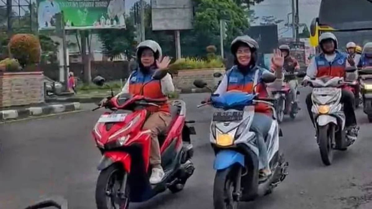 Para dirver Jeggirl Salatiga sedang melaju di jalan raya. Foto: instagram @jeggboy