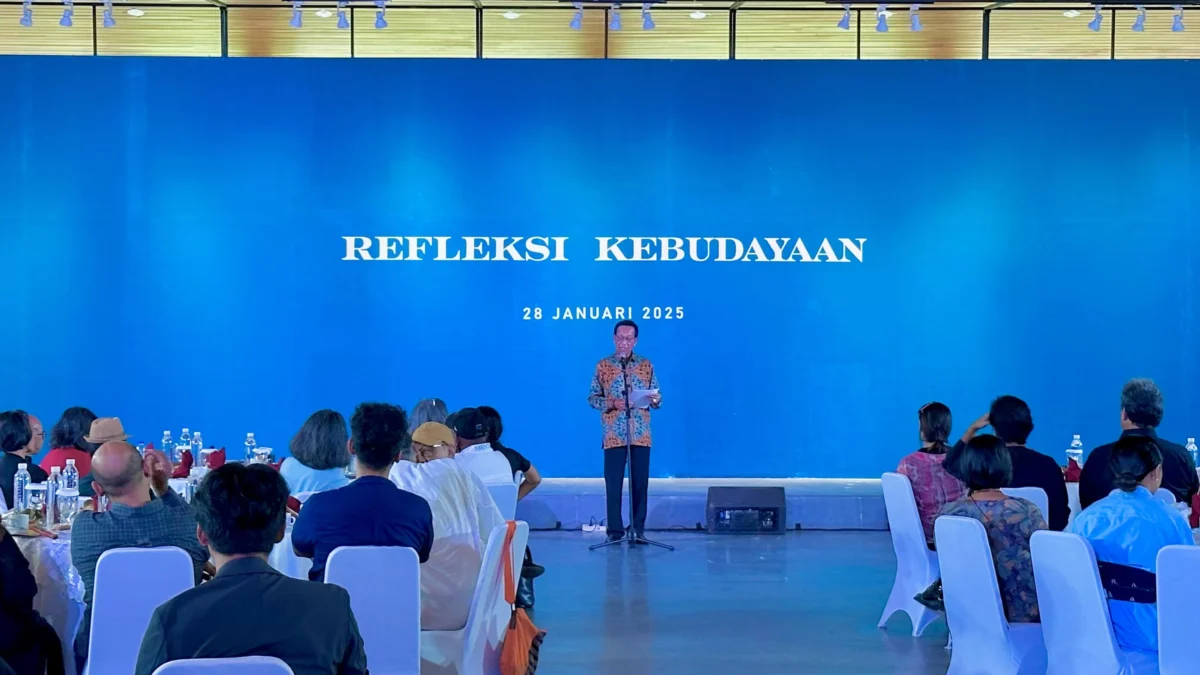 Sri Sultan HB X membuka simposium \'Arkipelagis: Refleksi Kebudayaan\' di GIK UGM (Harminanto)