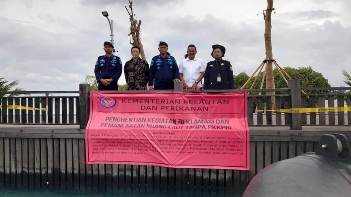 KKP segel proyek reklamasi yang dilakukan PT CPS di Pulau Pari, Jakarta. (FOTO/Dok. KKP)