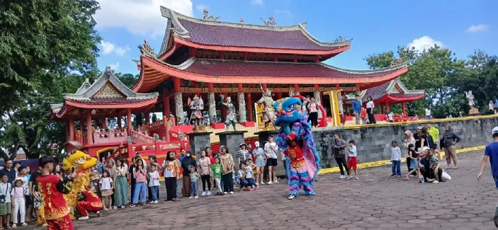 Perayaan Hari Raya Imlek 2025 di Kota Semarang berlangsung meriah, dengan objek wisata Sam Poo Kong menjadi sa